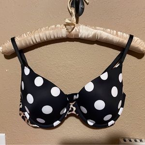 Beautiful Victoria Secret padded/push up bra. A must have!